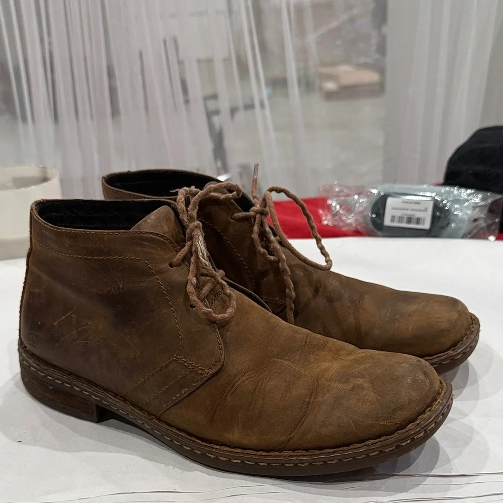 Born Men's Tan Leather Chukka Boots